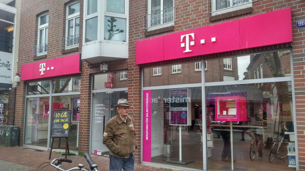 iPhone está disponible en T-Mobile Store